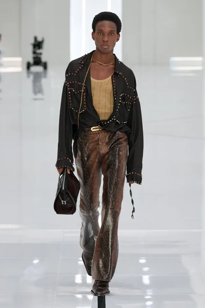 Look 18